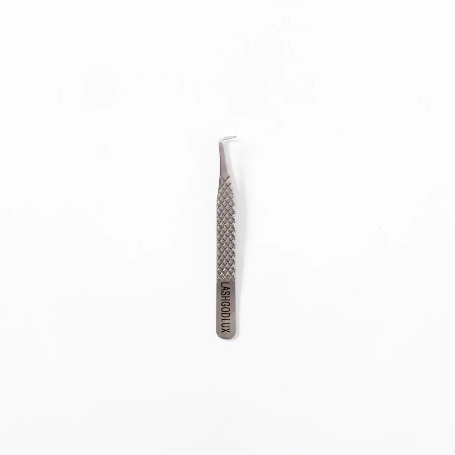 THE LASHGOD LUX TWEEZER