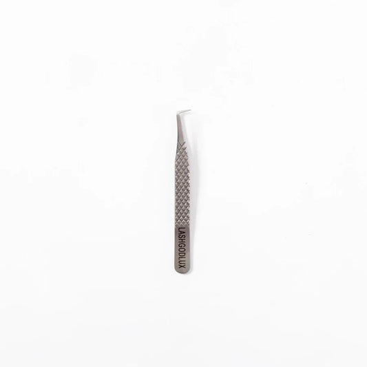 THE LASHGOD LUX TWEEZER